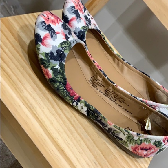 Flowered flats - Picture 4 of 4